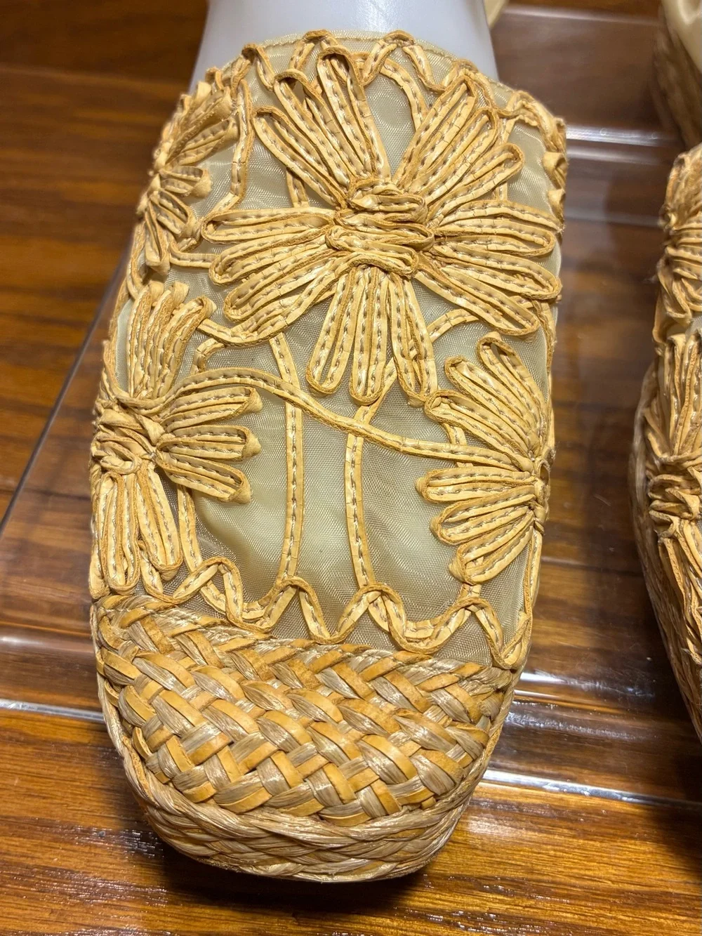 Y2K VTG Stuart Weitzman Leather Floral Appliqué Ankle Wrap Espadrilles Beige 7